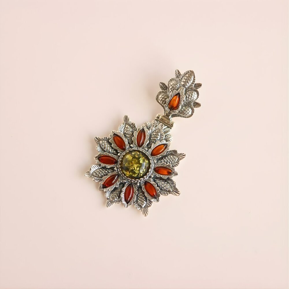 Baltic Green Amber Floral Pendant in Sterling Silver - Picture 5 of 7